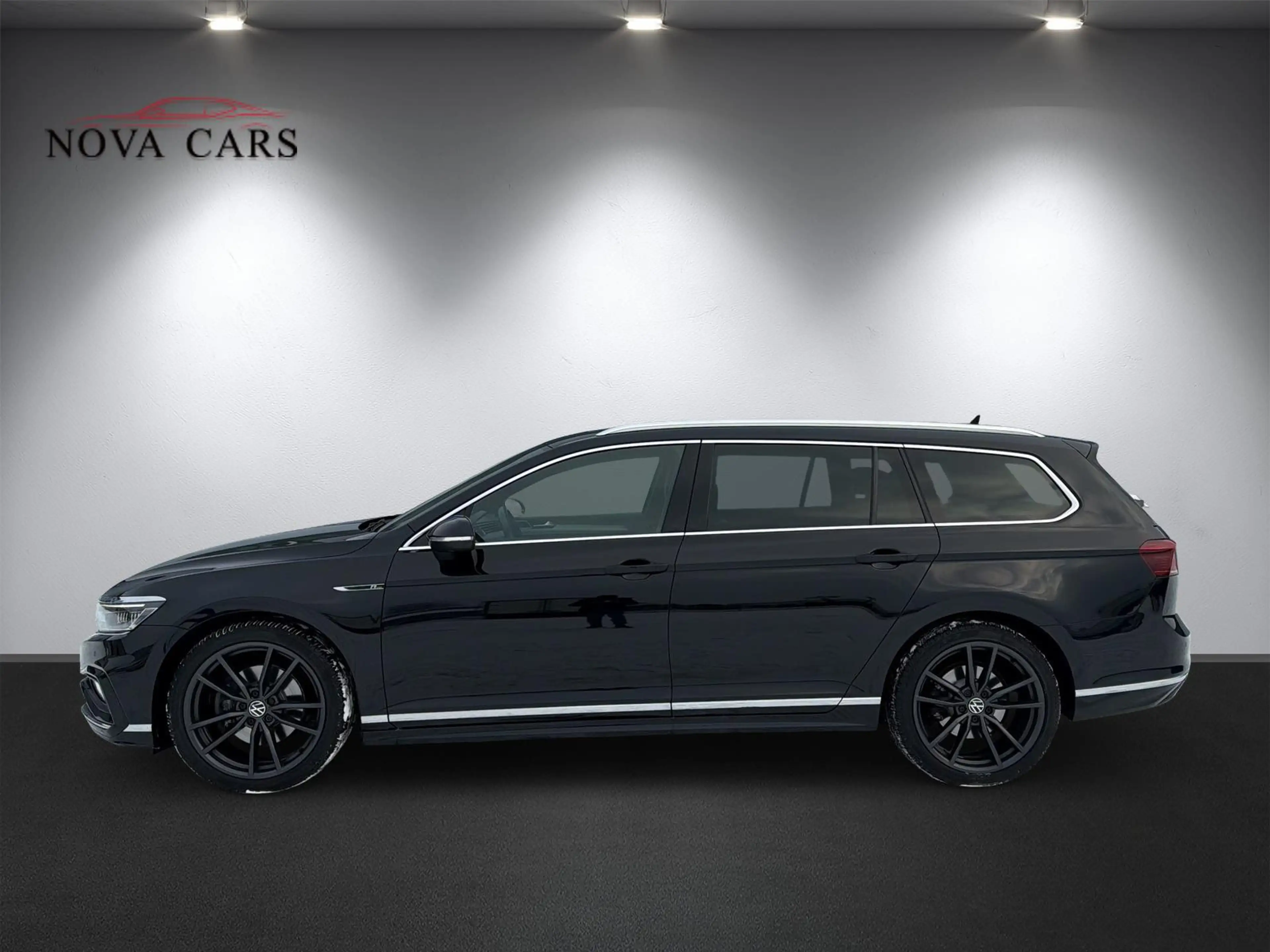 Volkswagen Passat Variant Passat Var. 4M DSG R Line*PANO*ViCo*CAM*LED*AHK* — photo 3