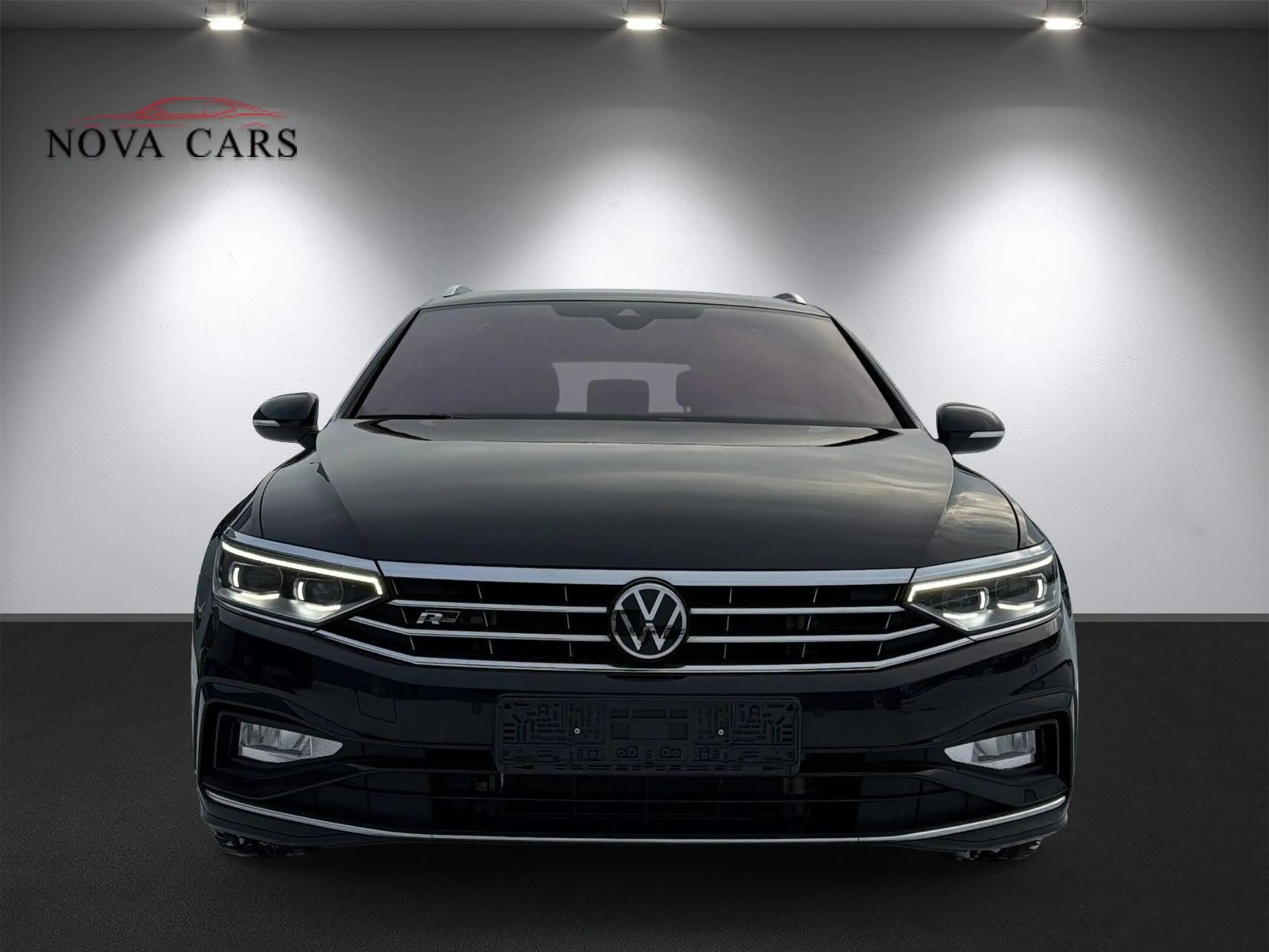 Volkswagen Passat Variant Passat Var. 4M DSG R Line*PANO*ViCo*CAM*LED*AHK* — photo 9