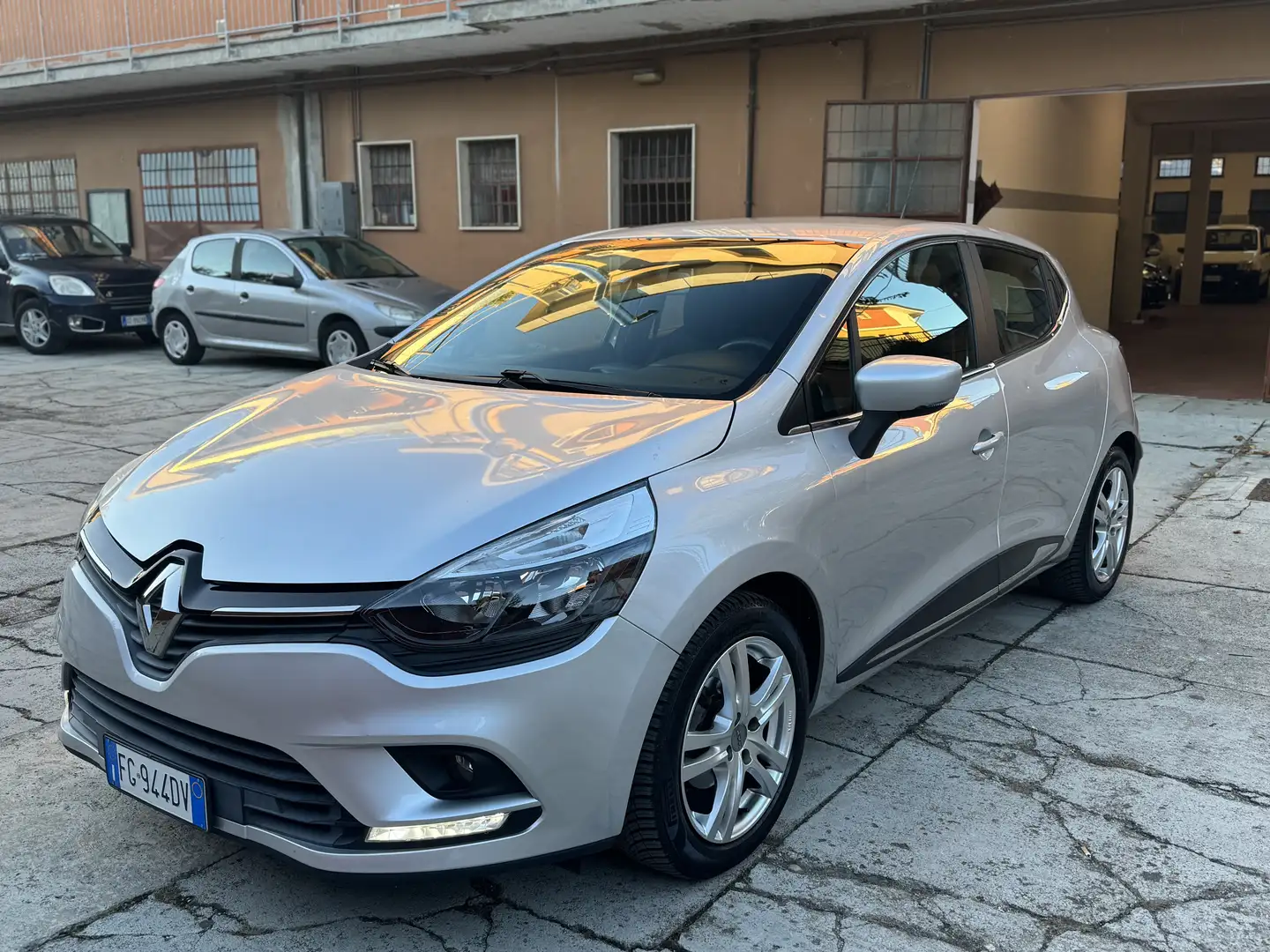 Renault Clio 1.2 16v Intens 75cv - 1