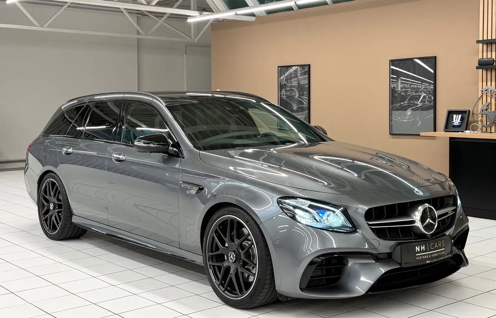 Mercedes-Benz E 63 AMG T 4MATIC+ Aut./ Vollausstattung Grau - 1
