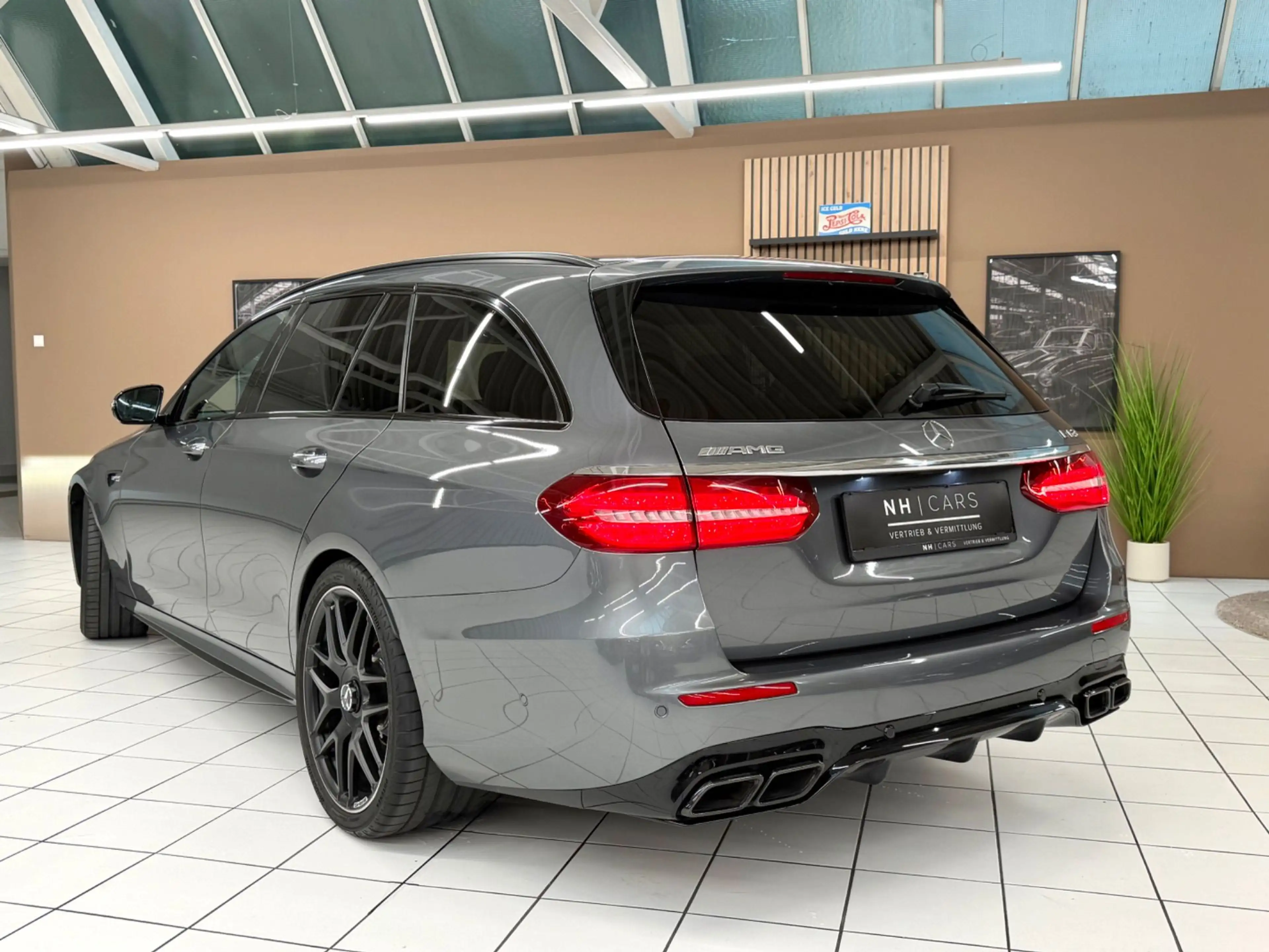Mercedes-Benz E 63 AMG T 4MATIC+ Aut./ Vollausstattung — photo 7