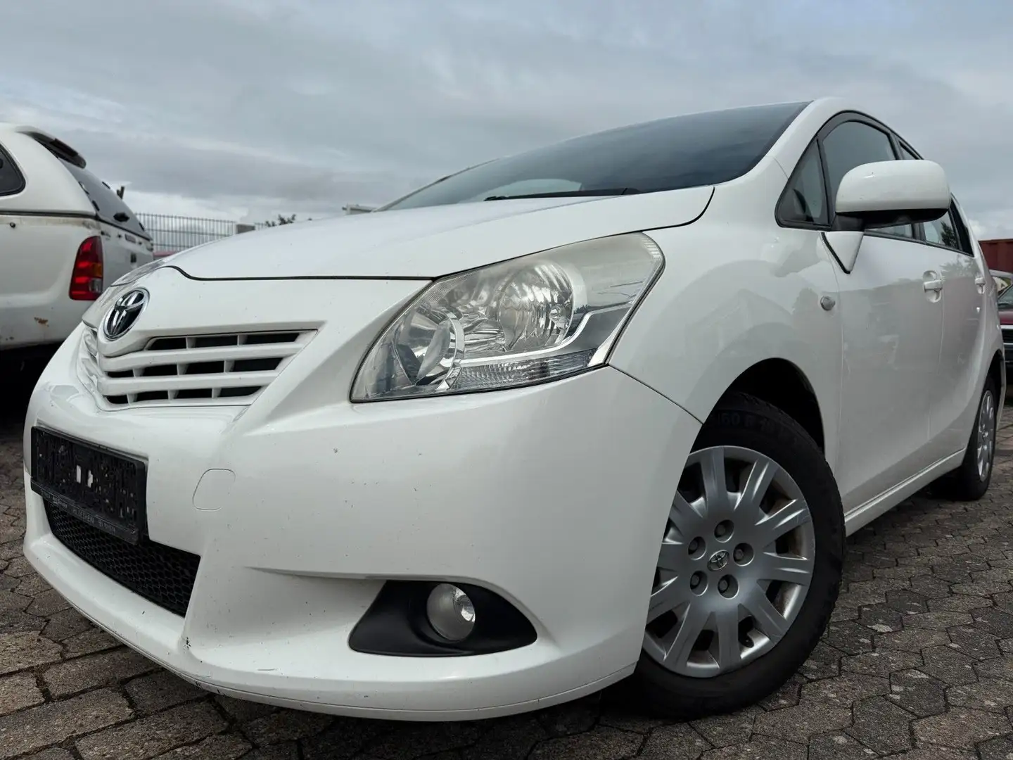 Toyota Verso 1,8i Life,Klimaautomatik Blanc - 1