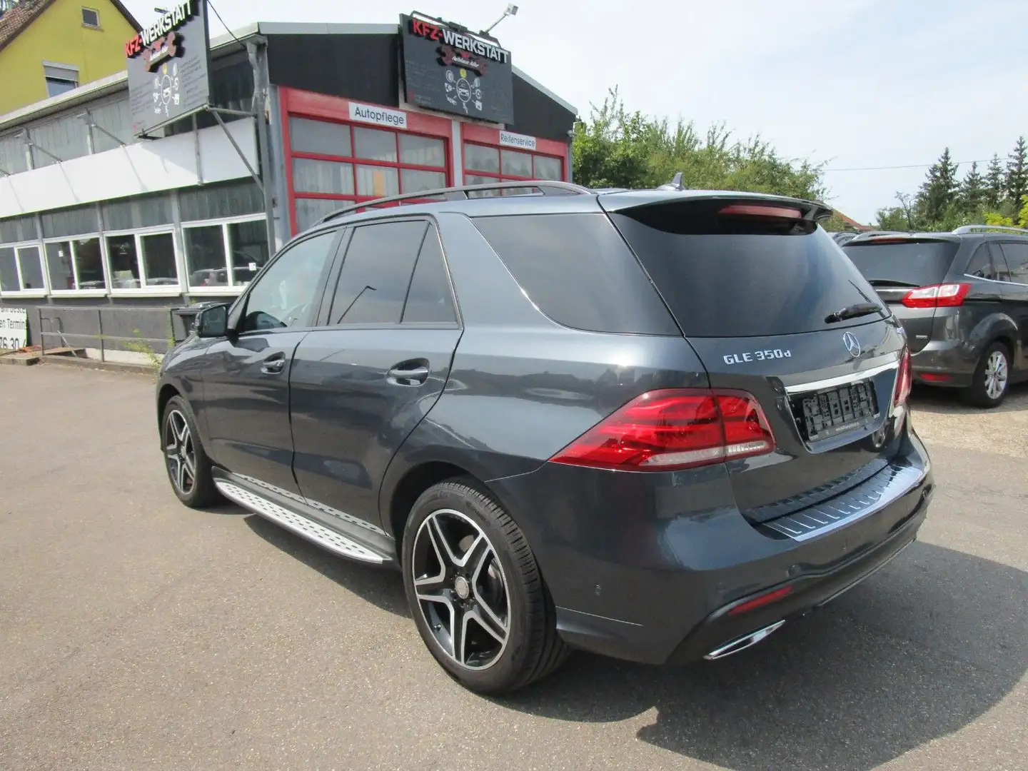 Mercedes-Benz GLE 350 d 4Matic AMG Line*LED*NAVI*DISTRONIC*GSH Grau - 2