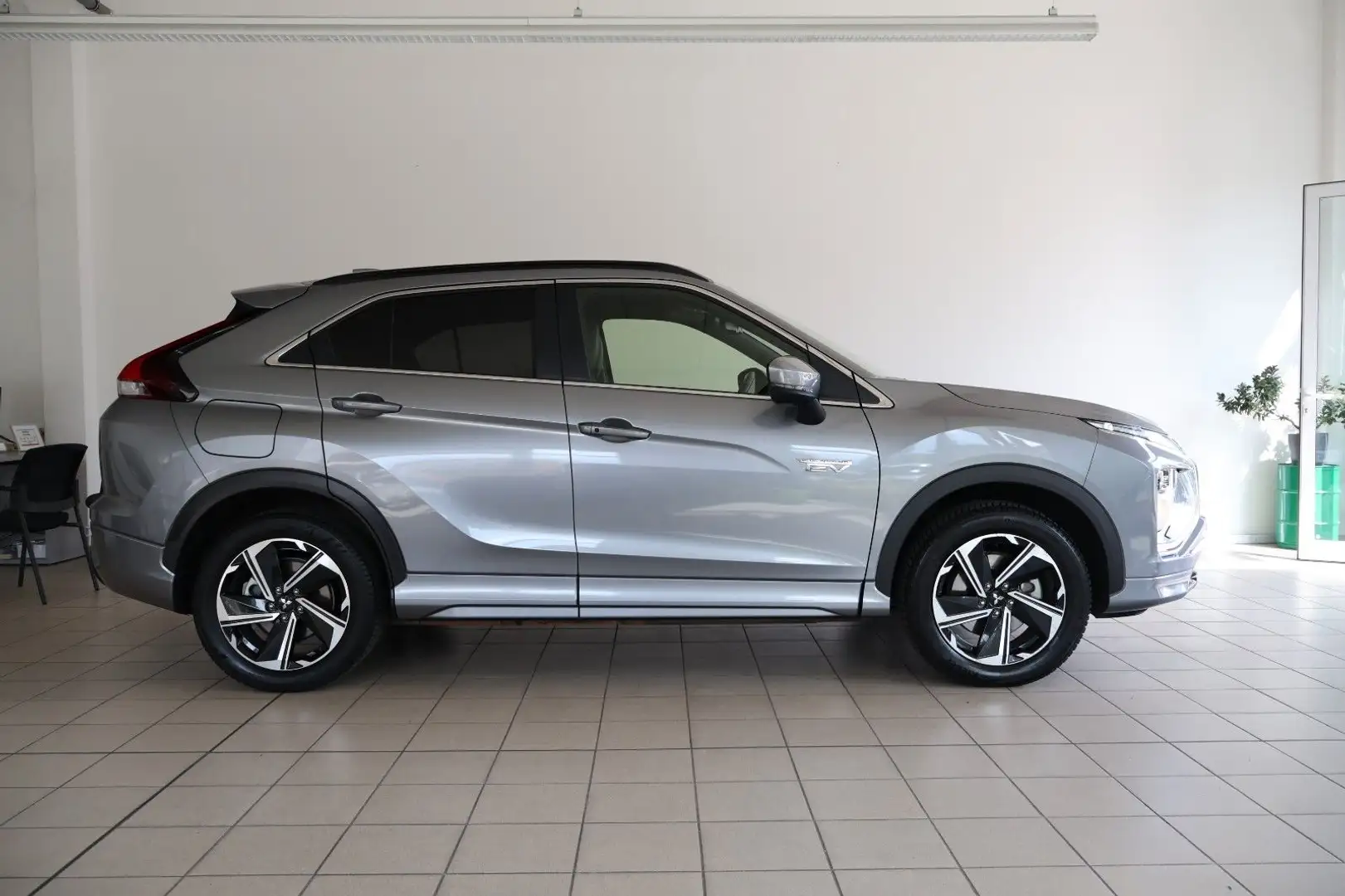 Mitsubishi Eclipse Cross Plus Select Black Hybrid 4WD Grau - 2