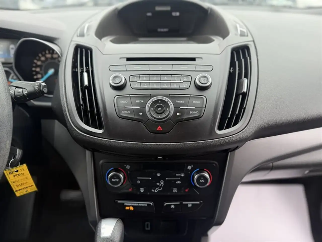 Ford Escape снимка Ford Escape