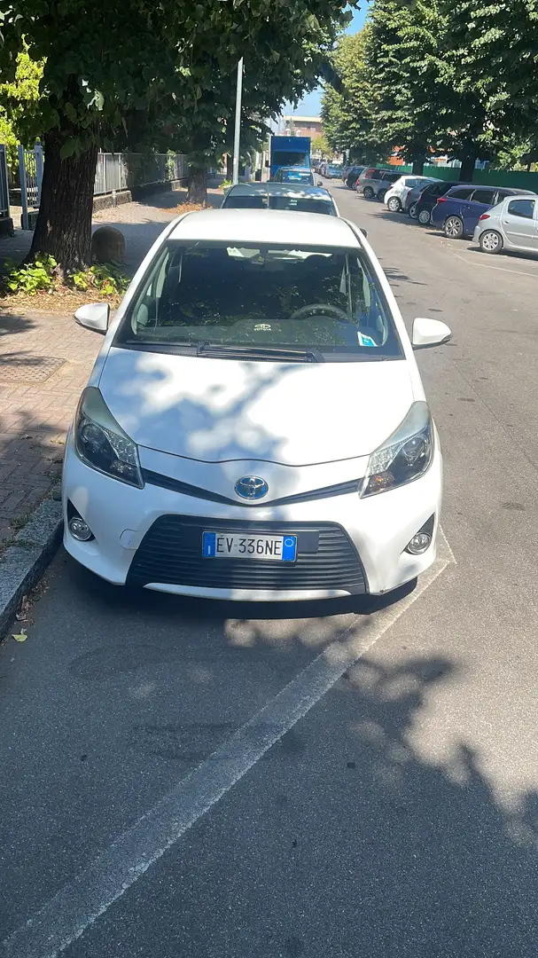 Toyota Yaris 5p 1.5h Lounge+ - 1