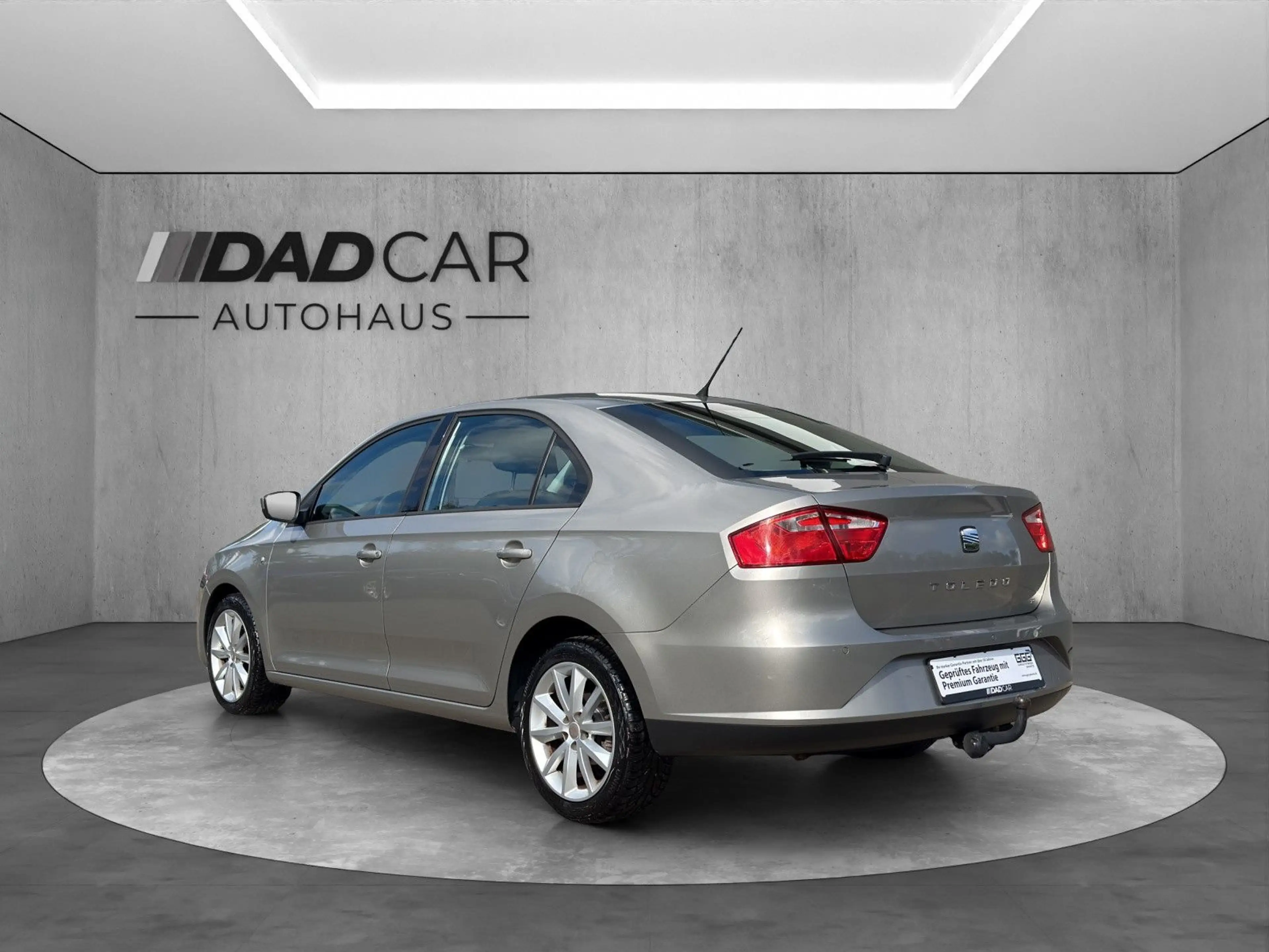 SEAT Toledo 1.2 TSI Reference Salsa *CARPLAY*PDC*SHZ* — photo 9