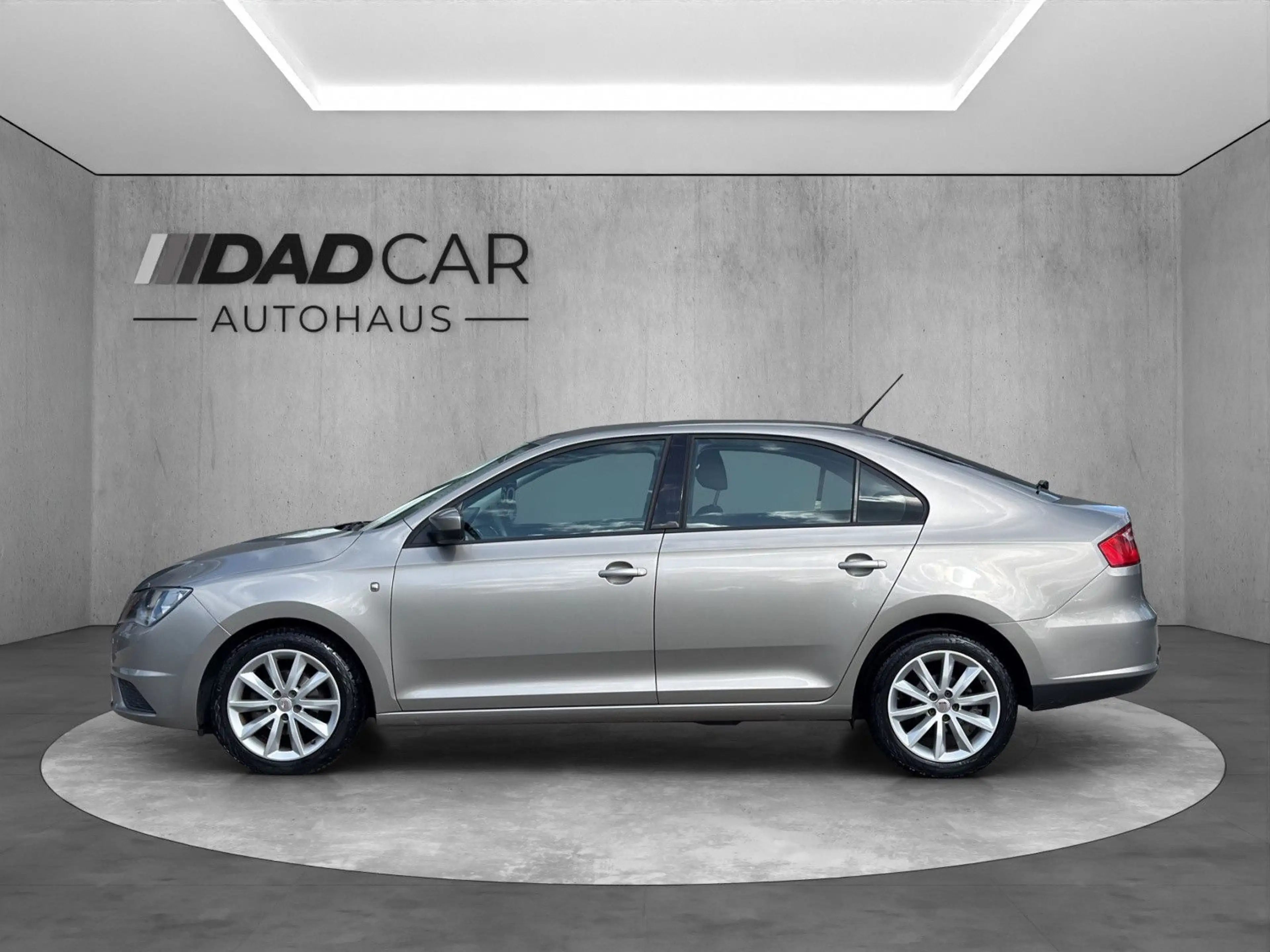 SEAT Toledo 1.2 TSI Reference Salsa *CARPLAY*PDC*SHZ* — photo 3