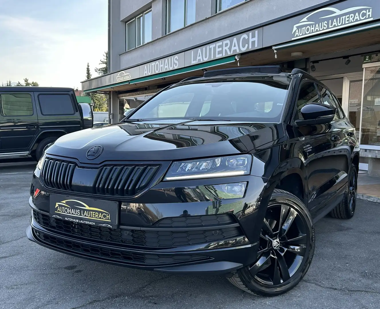 Skoda Karoq Sportline 1,5 TSI ACT *PANORAMA *VIRT *AHK *KAM Schwarz - 1