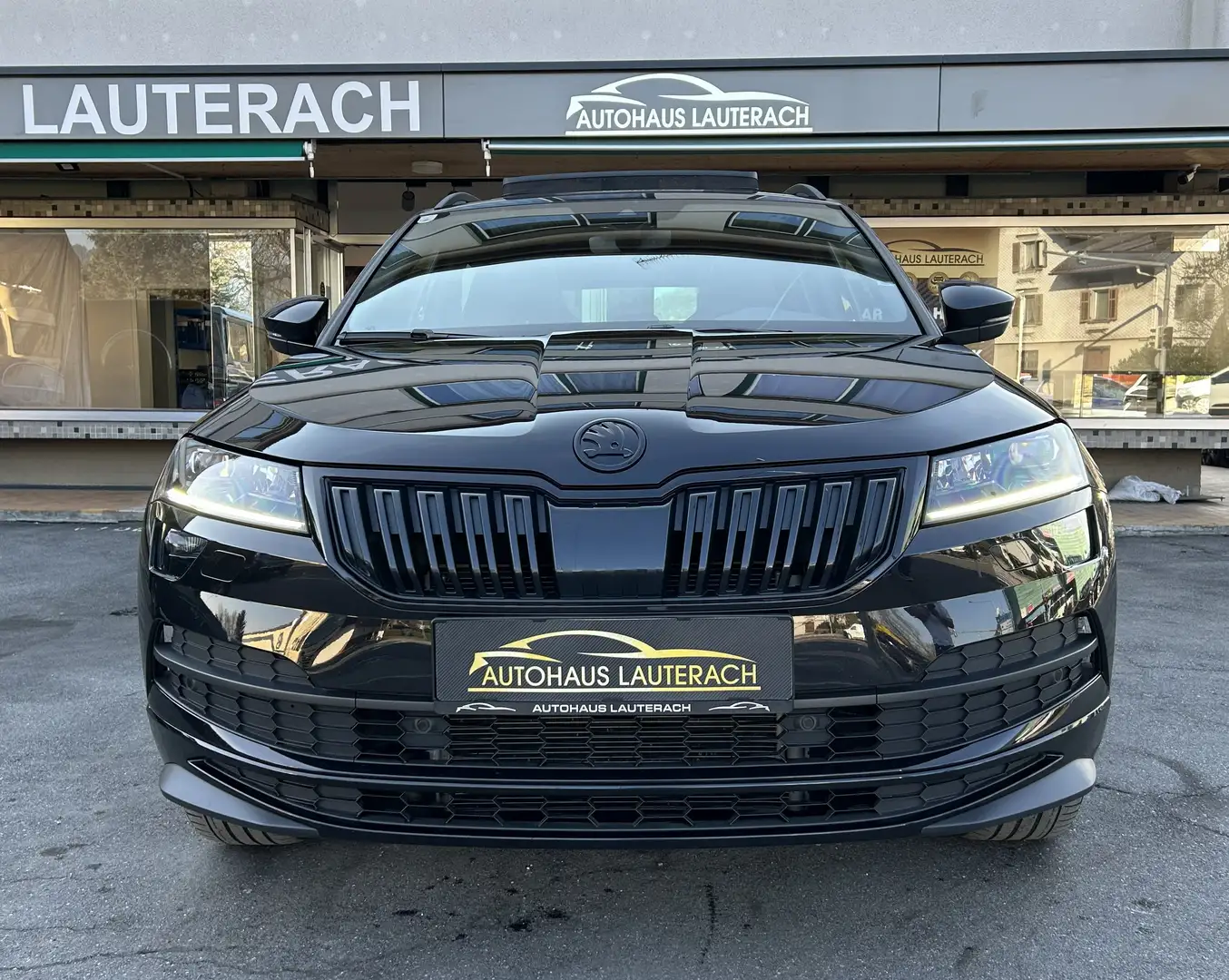Skoda Karoq Sportline 1,5 TSI ACT *PANORAMA *VIRT *AHK *KAM Schwarz - 2
