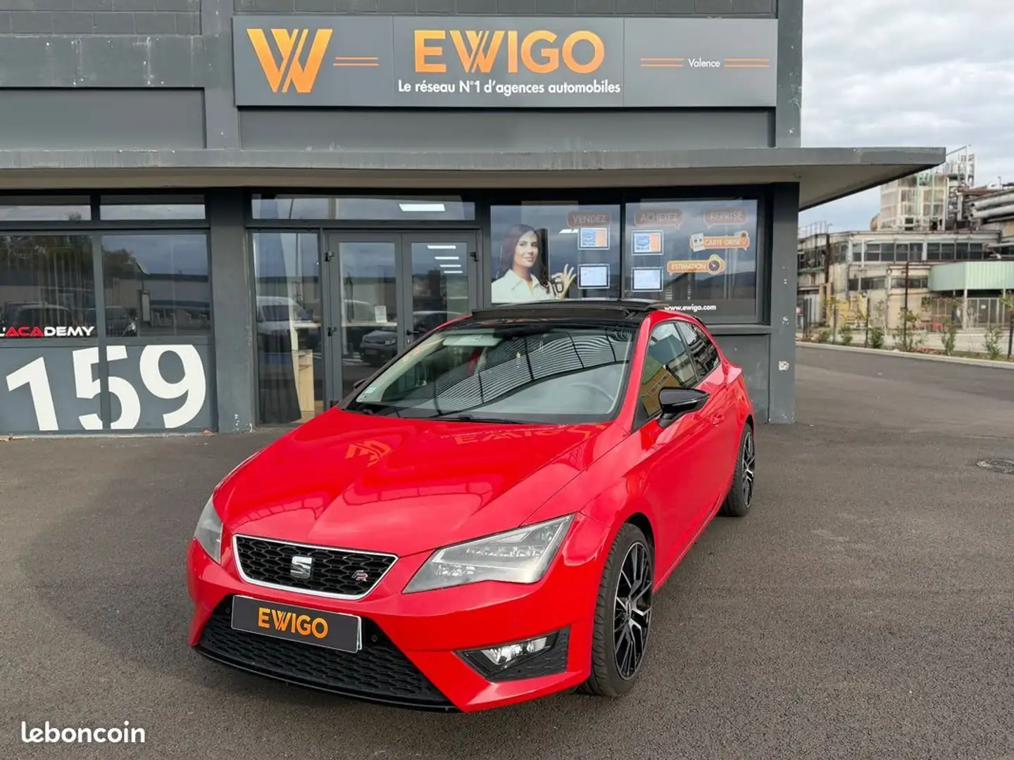 SEAT Leon 1.8 tsi 180ch black aero dsg bva toit ouvrant Rouge - 1