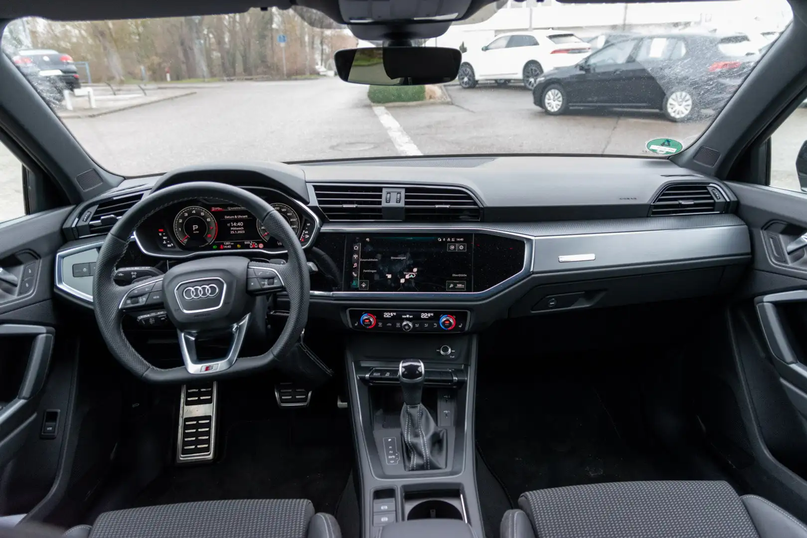 Audi Q3 35 TFSI Sportback S line Navi / Sitzheizung / K Schwarz - 2