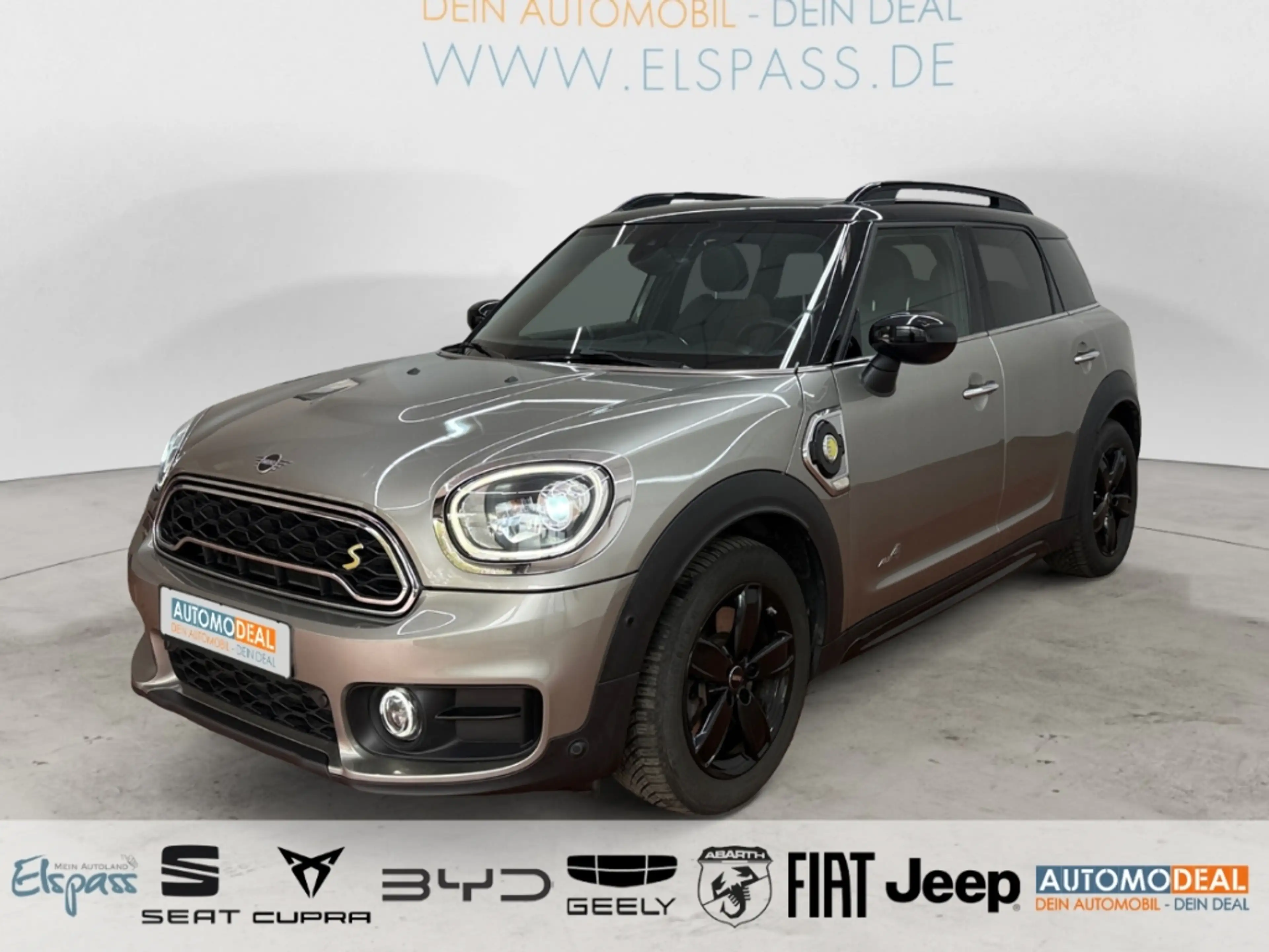 MINI Cooper SE Countryman PHEV AUTOMATIK ALLWETTER NAV LED PANODACH ACC SIT
