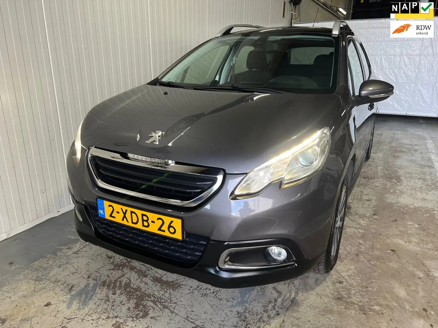 Peugeot 2008 1.2 VTi Active Pack Premium/Automaat/1STE eigenaar Gris - 1