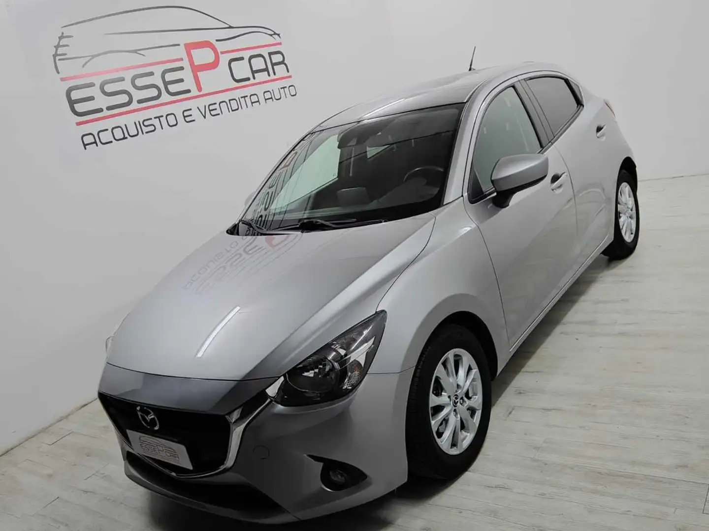 Mazda 2 1.5 90 CV Skyactiv-G Evolve Gris - 1