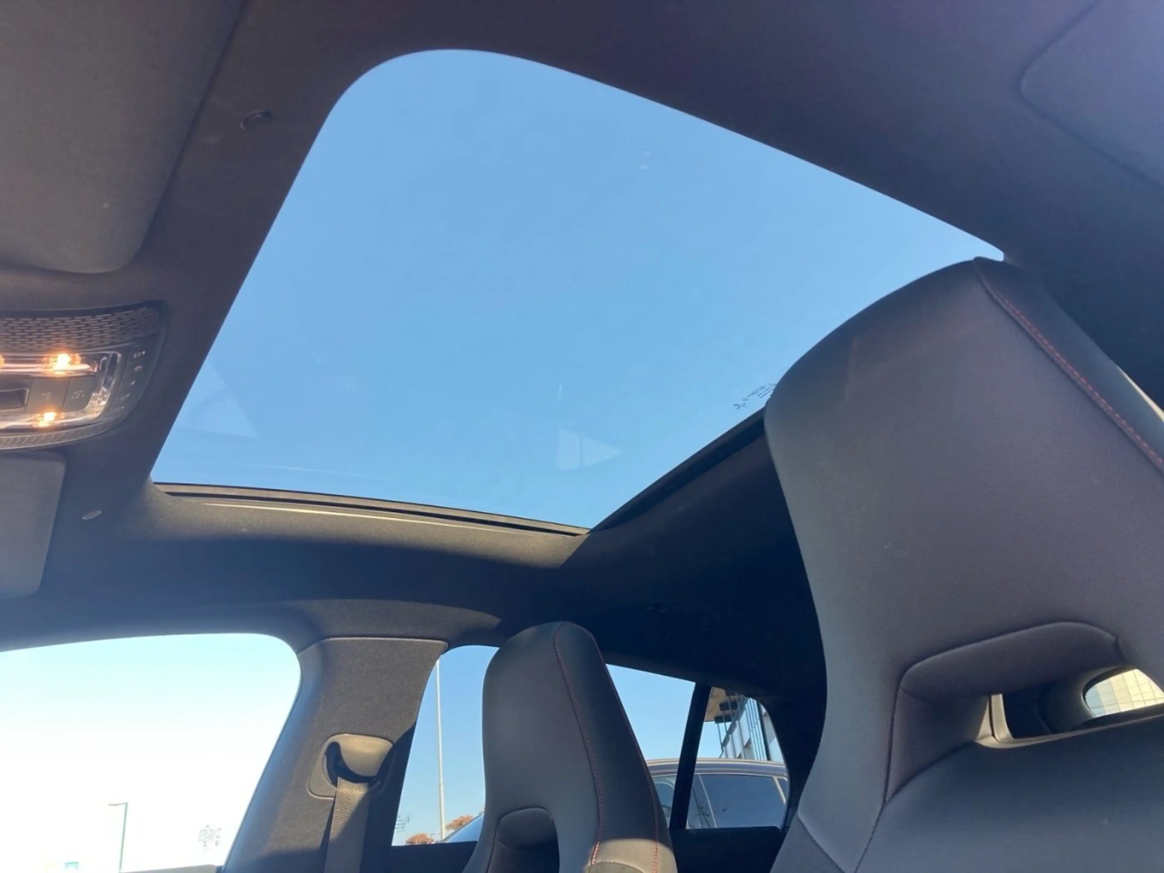 Mercedes-Benz CLA 200 CLA 200 d 4MATIC Shooting Brake AMG Line Klima — photo 13