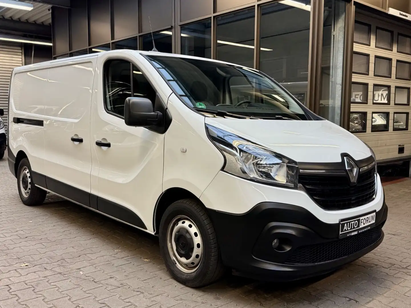 Renault Trafic 2.0 dCi L2H1 3,0t NAVI KLIMA 3STZ TEMPOMA Blanc - 2