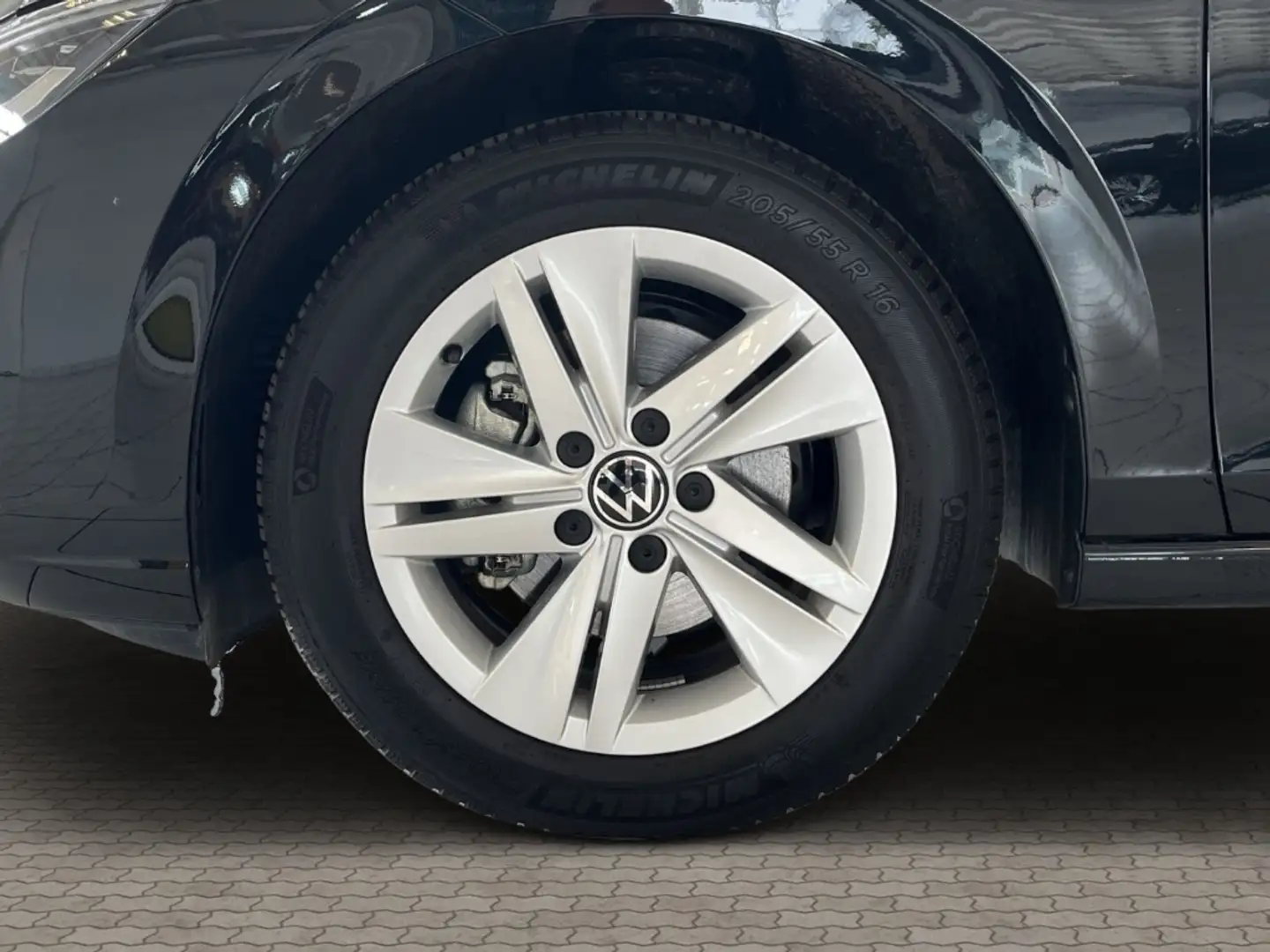 Volkswagen Golf VIII 2.0 TDI Life DSG AHK Navi LED Noir - 2