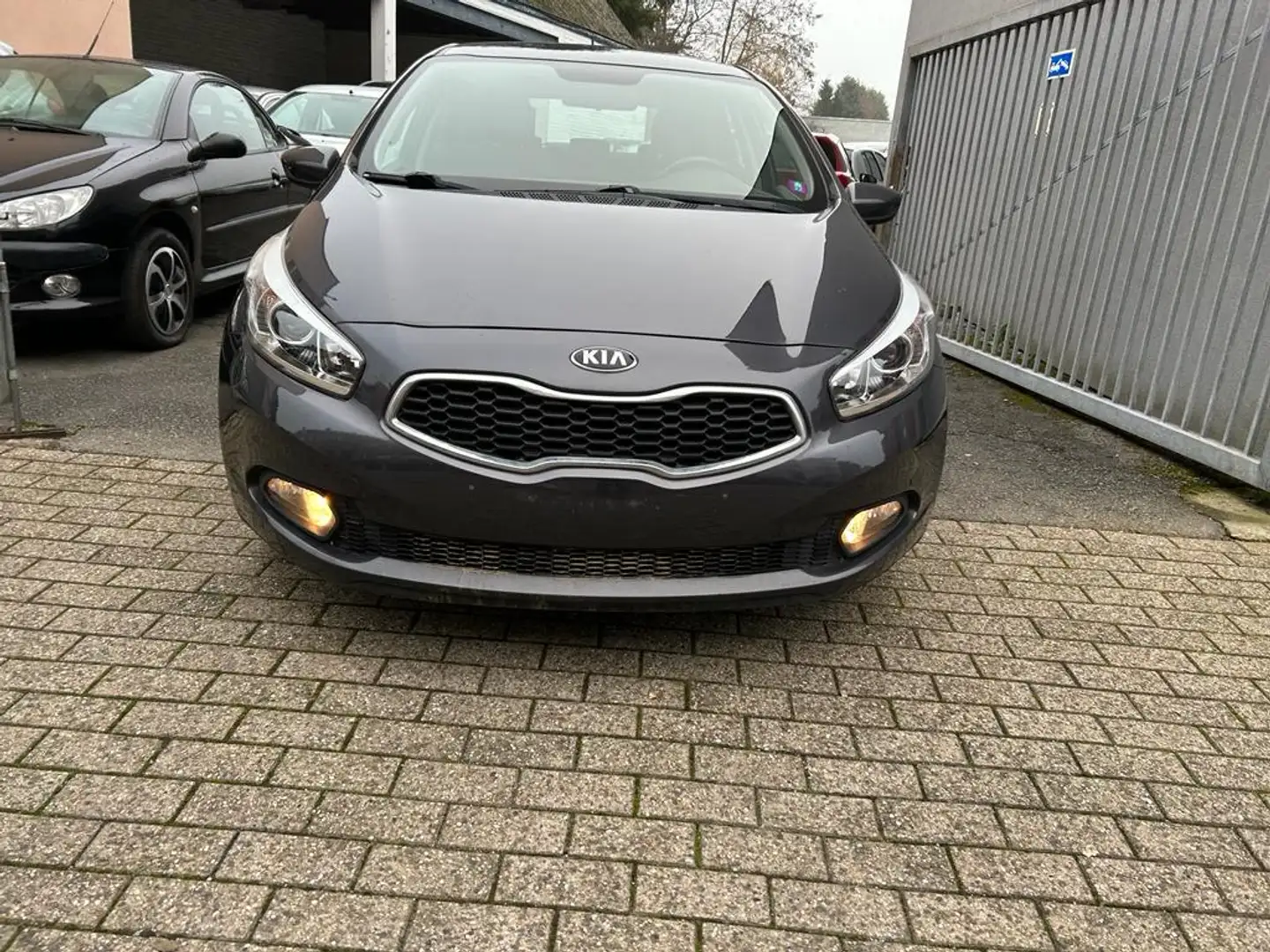 Kia Ceed / cee'd Cee'd 1.4i World Edition 12 mois de garantie Gris - 1