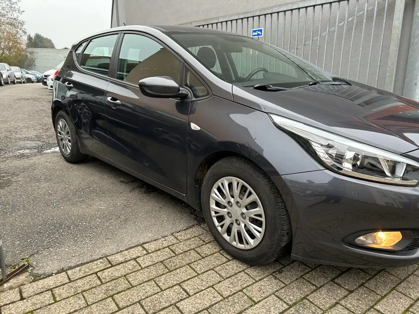 Kia Ceed / cee'd Cee'd 1.4i World Edition 12 mois de garantie Gris - 2