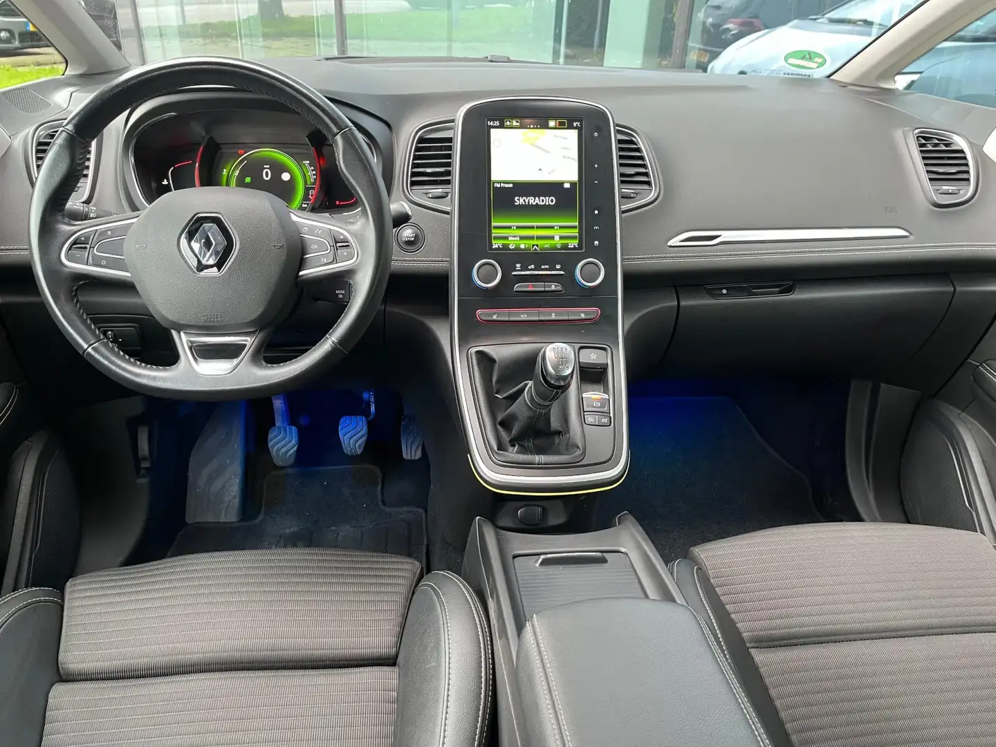 Renault Scenic 1.2 TCe 130pk Intens + - Climate - Navi - Parkeerh Wit - 2