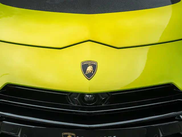 Lamborghini Urus view 15