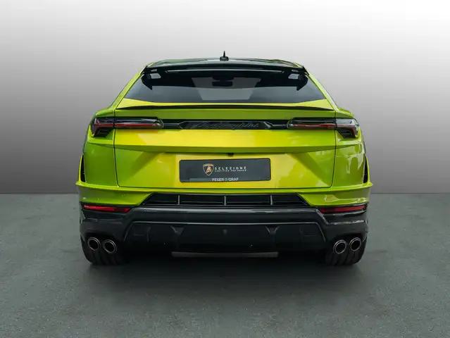 Lamborghini Urus view 4