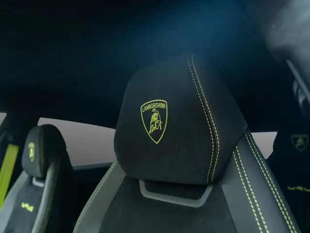 Lamborghini Urus view 9