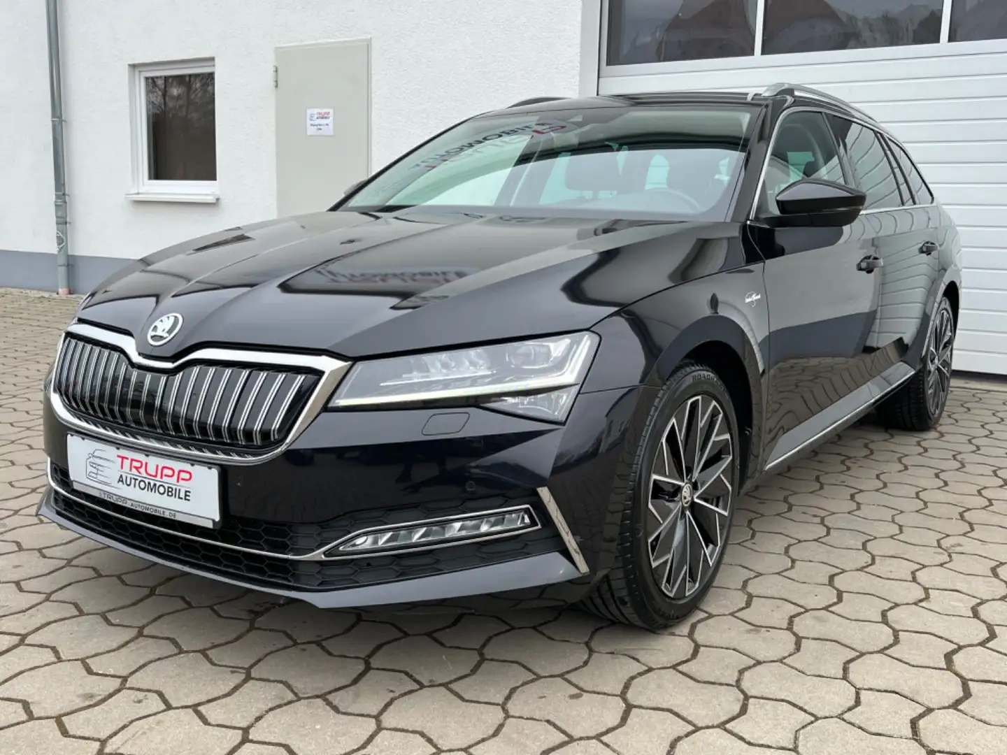 Skoda Superb L&K iV/Matrix/AHK/Canton/R-Kam/Virtual/SH Nero - 2