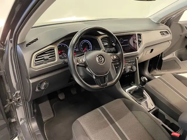 Volkswagen T-Roc view 15