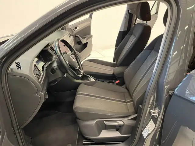 Volkswagen T-Roc view 6