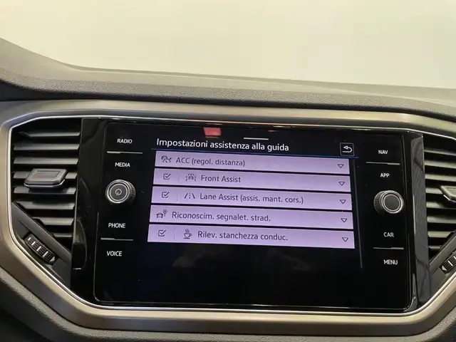 Volkswagen T-Roc view 13