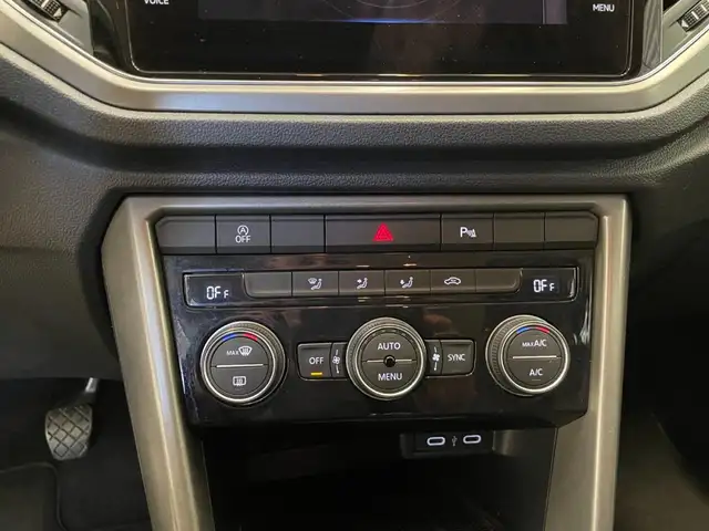 Volkswagen T-Roc view 14