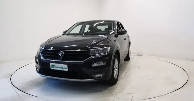 Volkswagen T-Roc view 3
