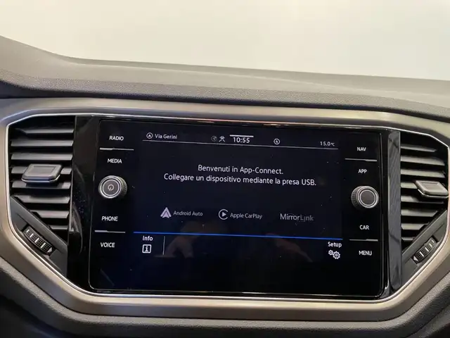 Volkswagen T-Roc view 10
