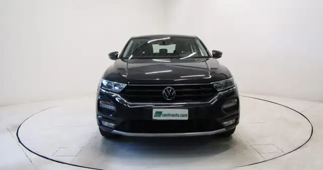 Volkswagen T-Roc view 2