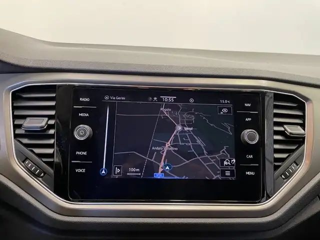 Volkswagen T-Roc view 12