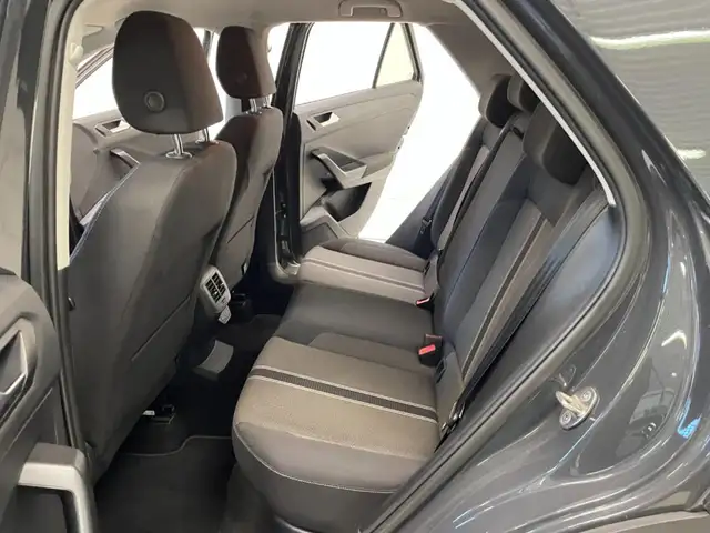 Volkswagen T-Roc view 7