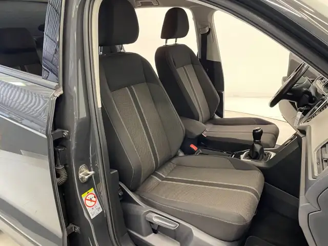 Volkswagen T-Roc view 8
