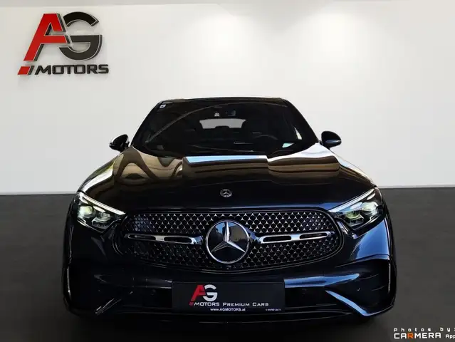 Mercedes-Benz GLC 200 view 2