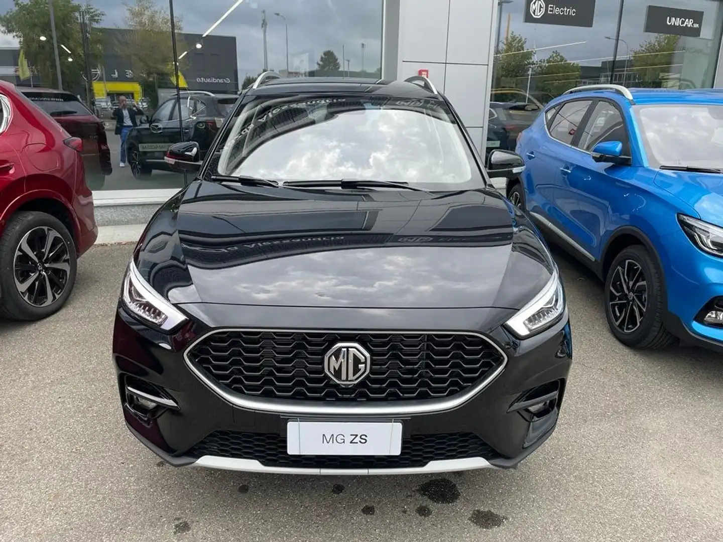 MG ZS 1.5 Luxury, 106cv, benzina NUOVA DA IMMATRICOLARE Negro - 2