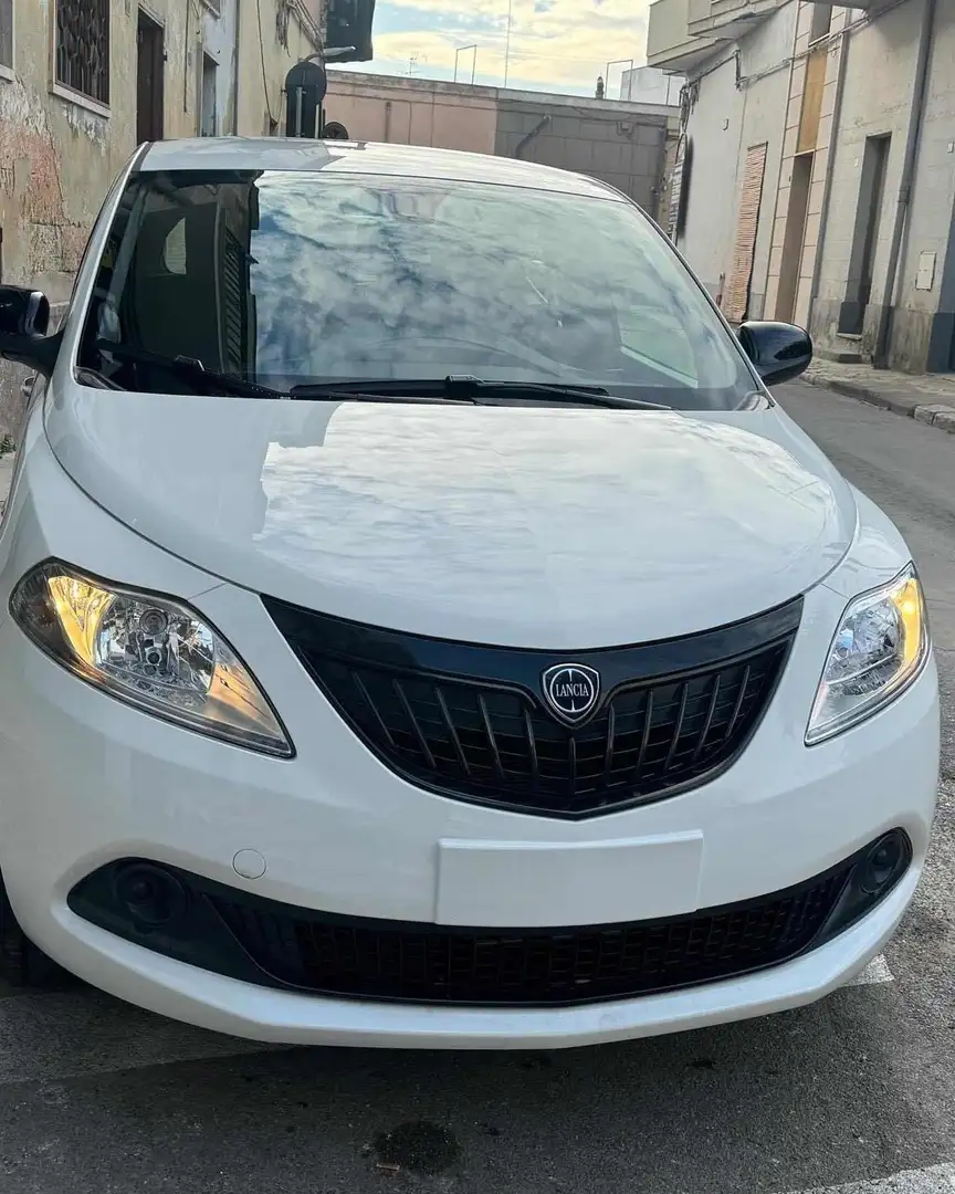 Lancia Ypsilon 1.0 FireFly 5 porte S&S Hybrid Oro MY24 Blanc - 1