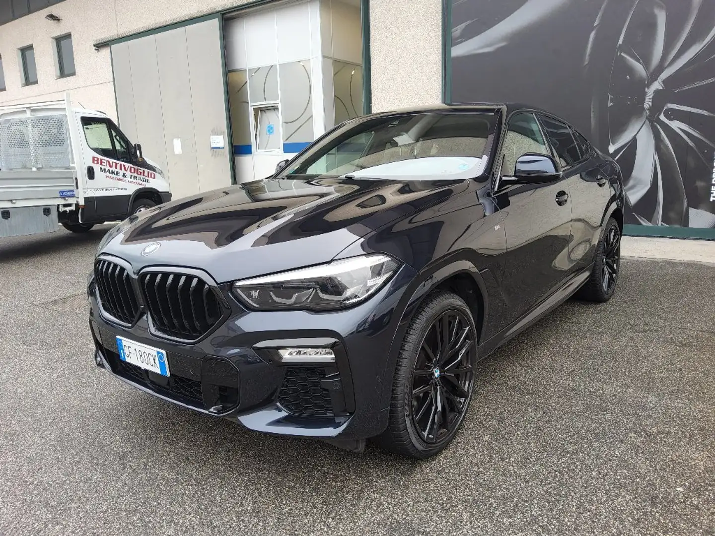 BMW X6 M50i Nero - 2