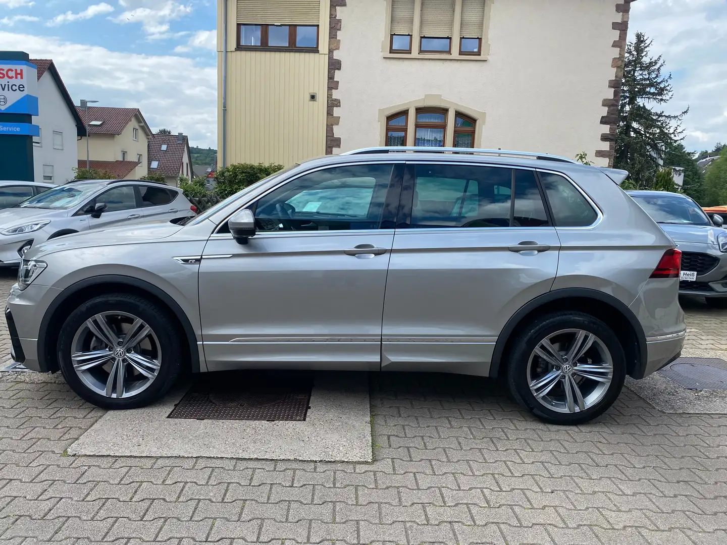 Volkswagen Tiguan Highline 4Motion *R-LINE*AHK*Panorama* Gris - 2