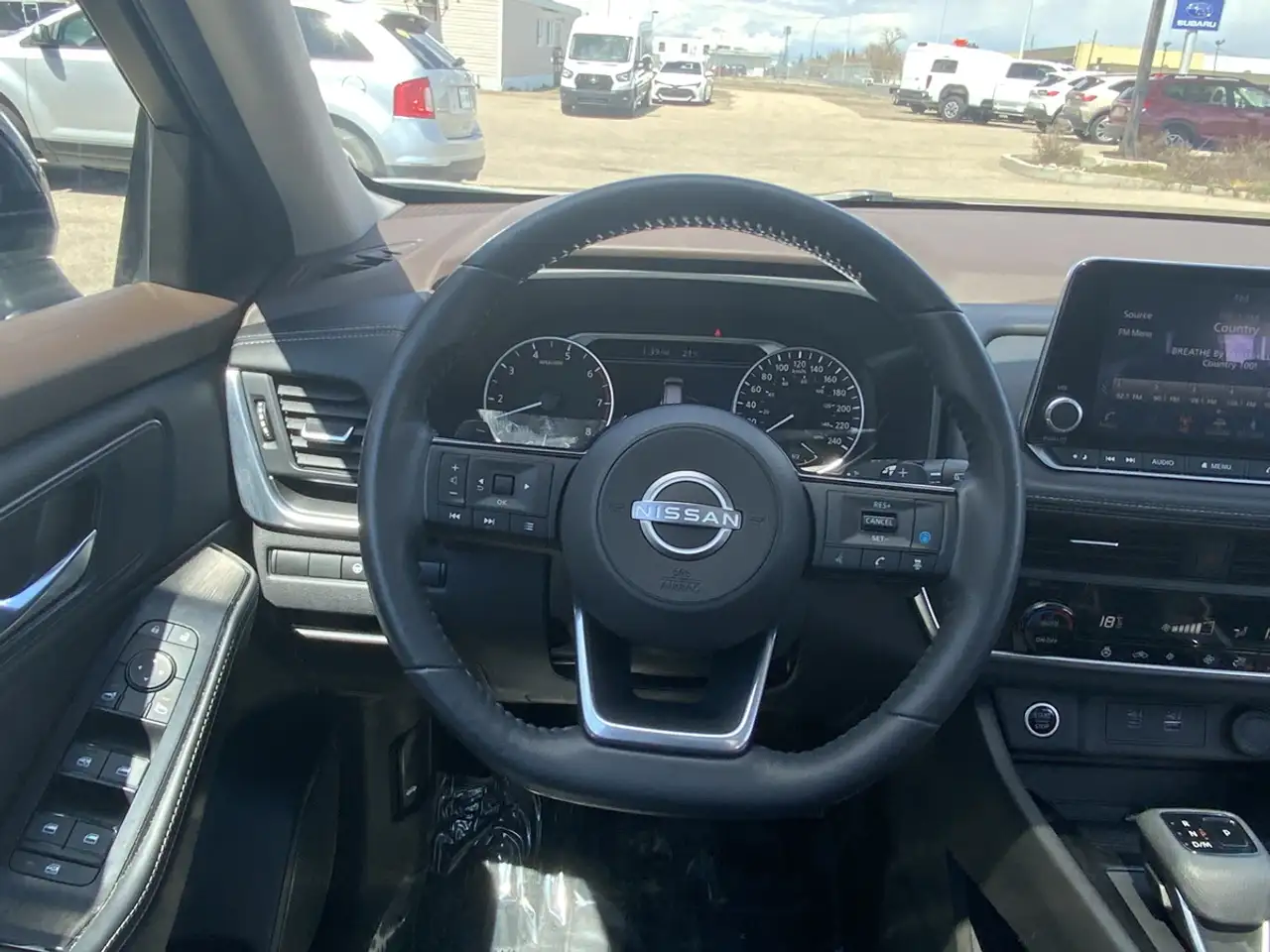 Nissan Rogue снимка Nissan Rogue