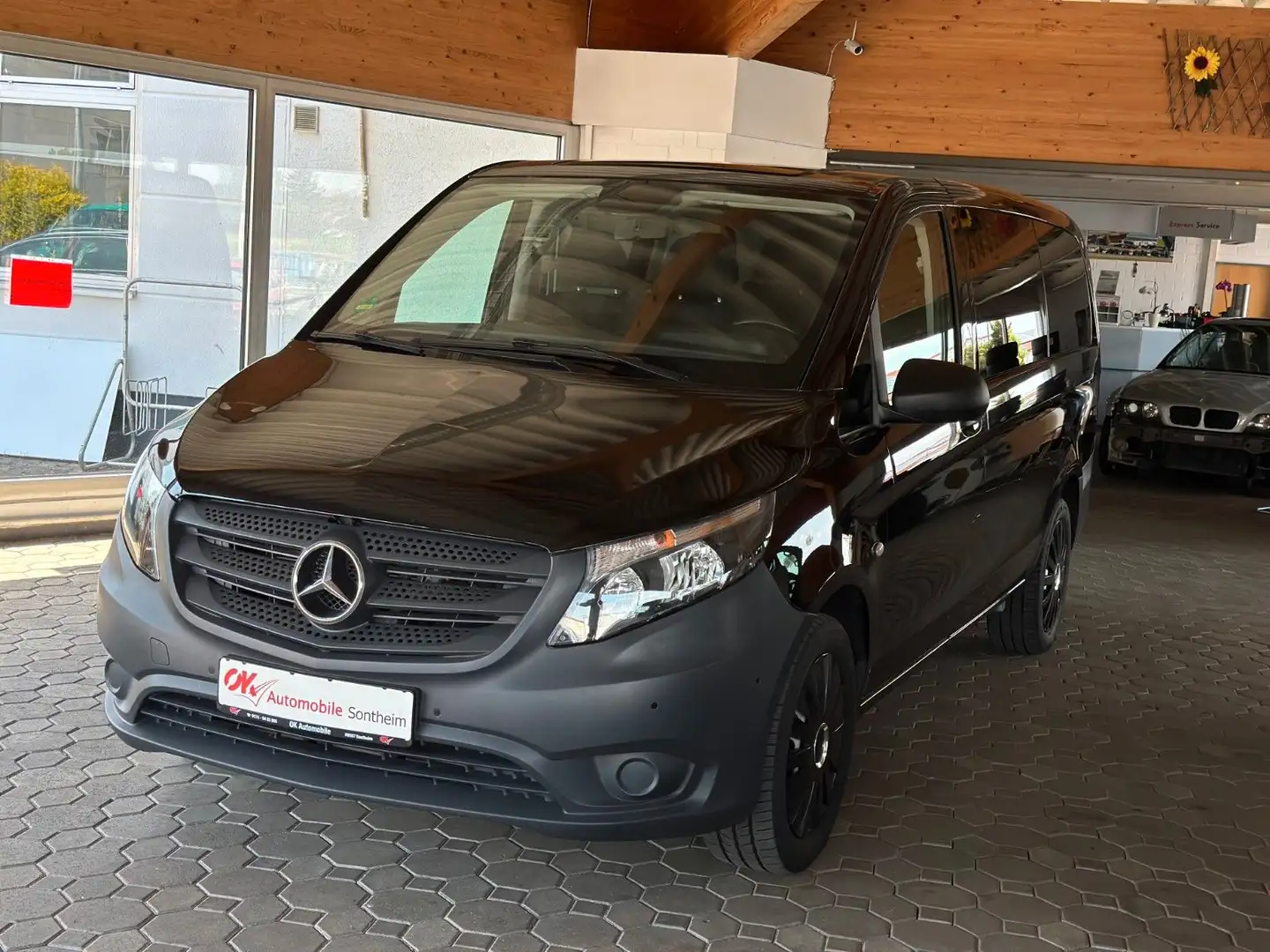 Mercedes-Benz Vito Tourer 119CDI/BT Pro lang*PDC*Temp*Nav*9Sit Schwarz - 1