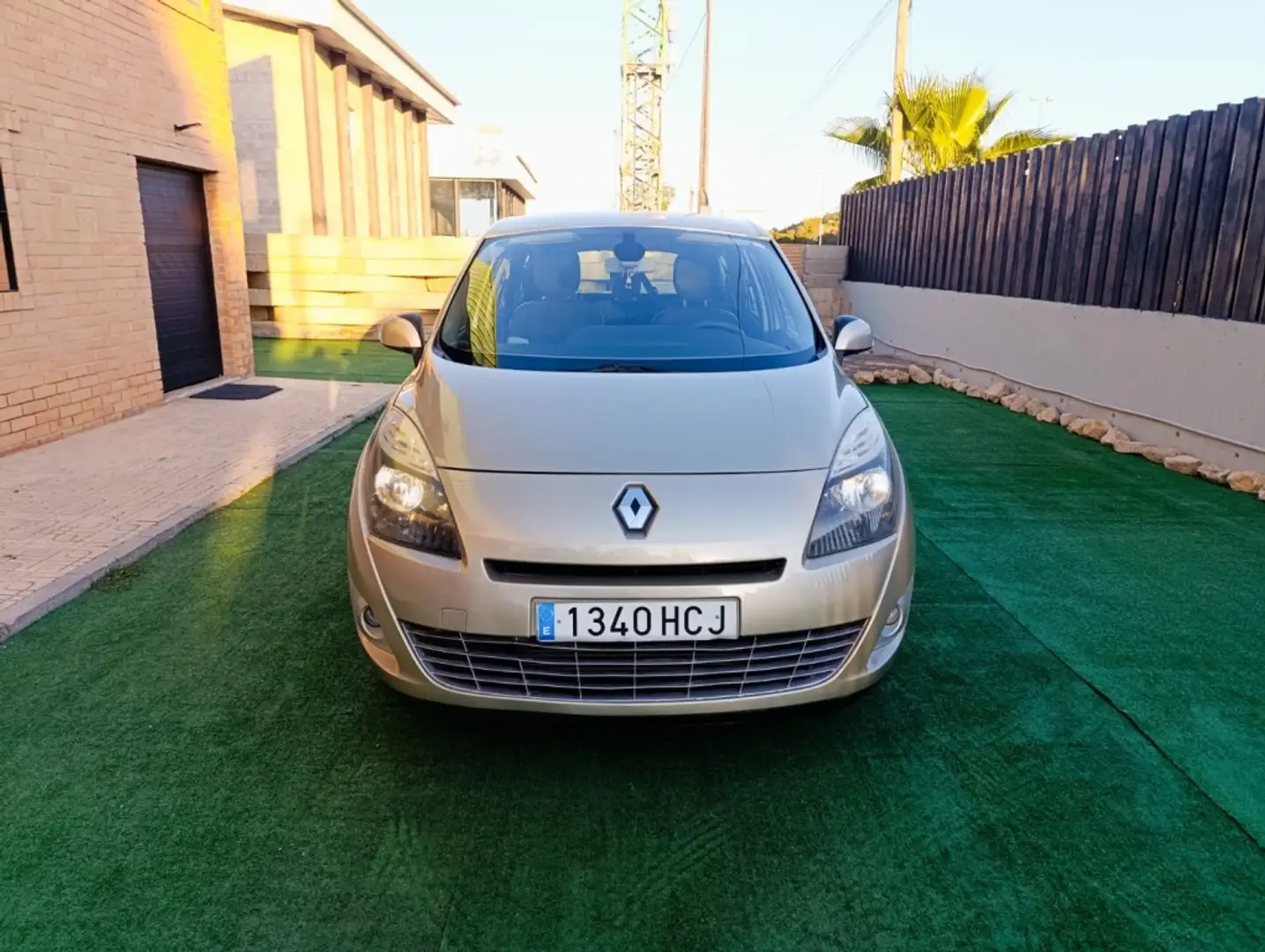 Renault RENAULT Scénic Berlina  Manual de 5 Puertas Bej - 1