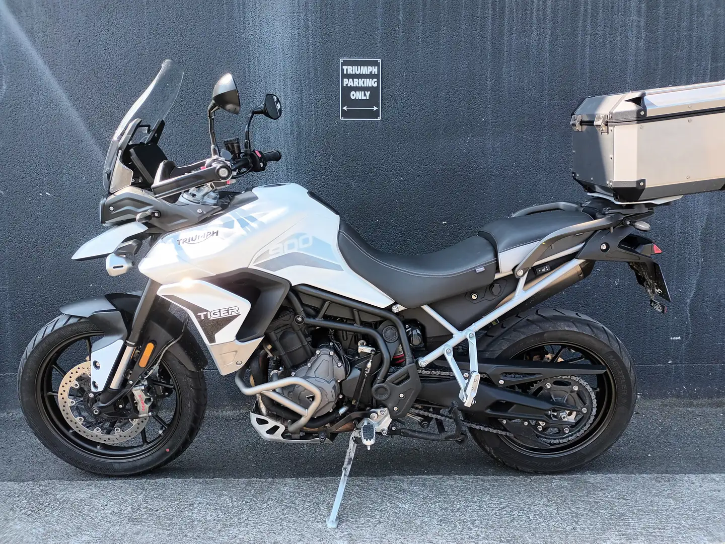 Triumph Tiger 900 - 2