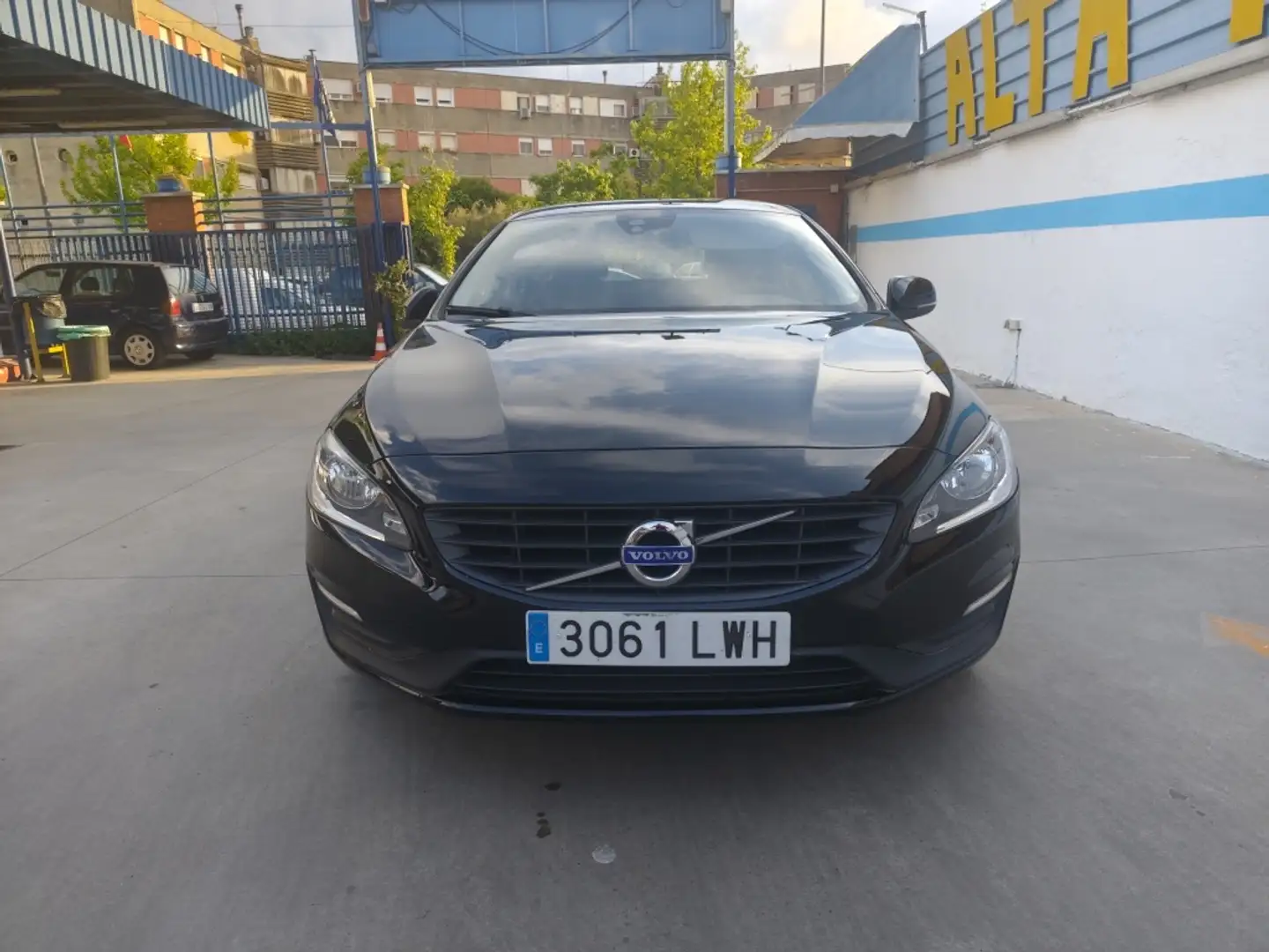Volvo V60 D4 Momentum 190 Negro - 2