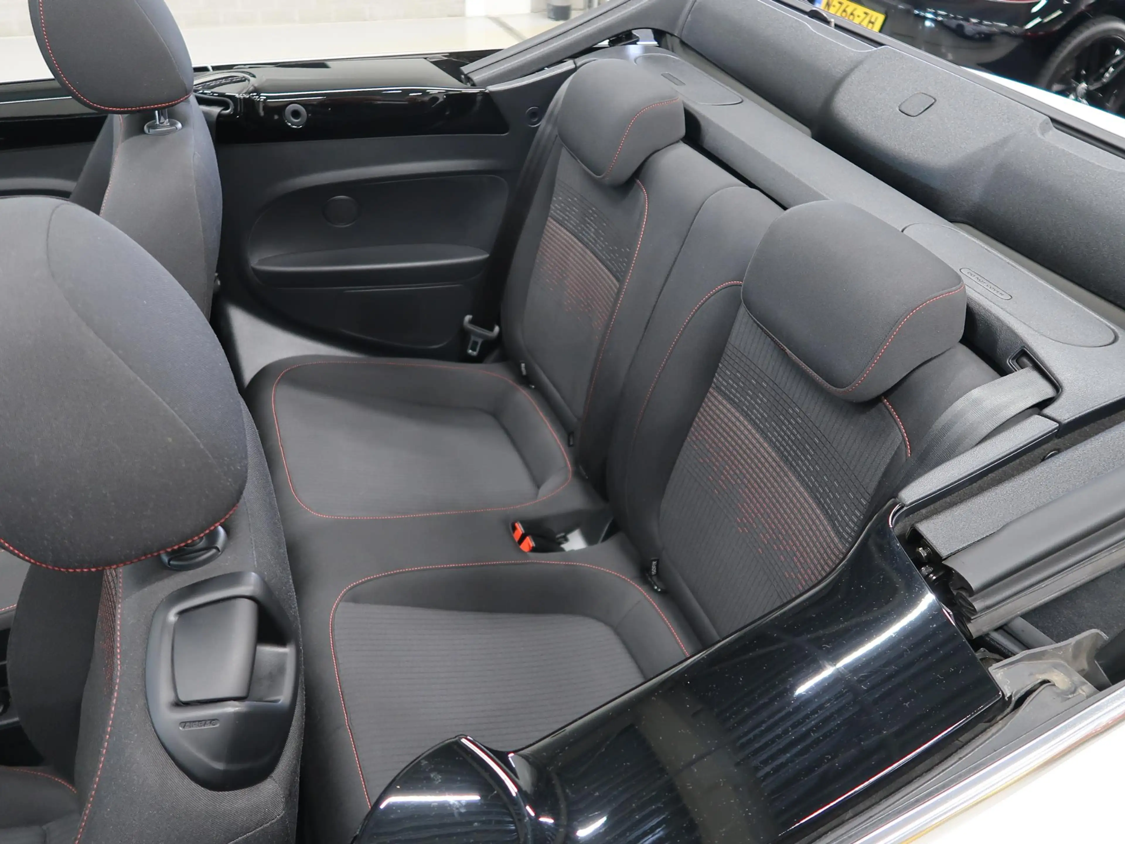Volkswagen Beetle 1.2 TSI Sound Automaat Navigatie Airco-ecc App con — photo 17